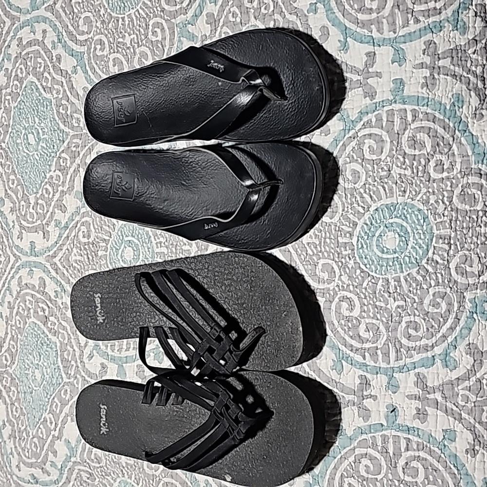 Women's Sanuk and Reef flip flops/sandals SZ 8